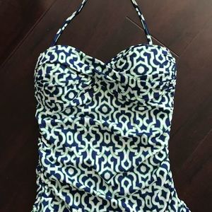 Tommy Bahamas size small